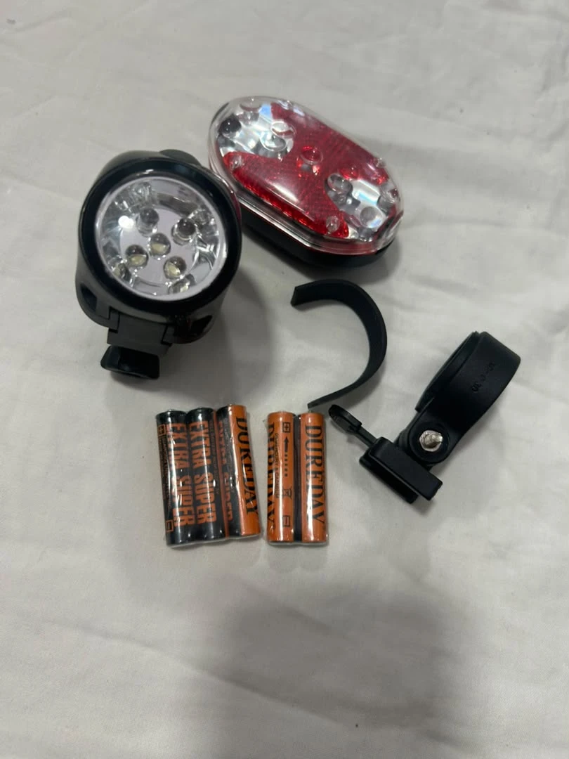 Luces delantera y trasera de bici's foto | Motoparts |  BizneCubano
